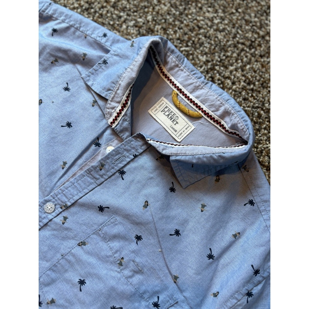 Free Planet Men's Large Blue Button Up‎ Short Sleeve Blue Hawaiian Palm Tree